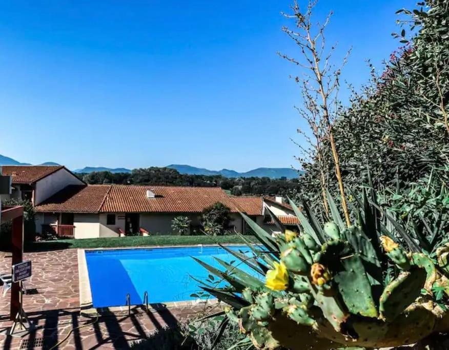 Caporizon-Baillenia-T1 Vue Montagne - Piscine St Jean De Luz Apartman Saint-Jean-de-Luz Kültér fotó
