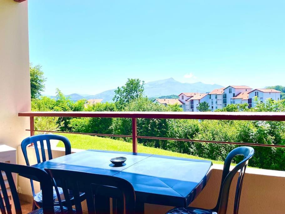 Caporizon-Baillenia-T1 Vue Montagne - Piscine St Jean De Luz Apartman Saint-Jean-de-Luz Kültér fotó