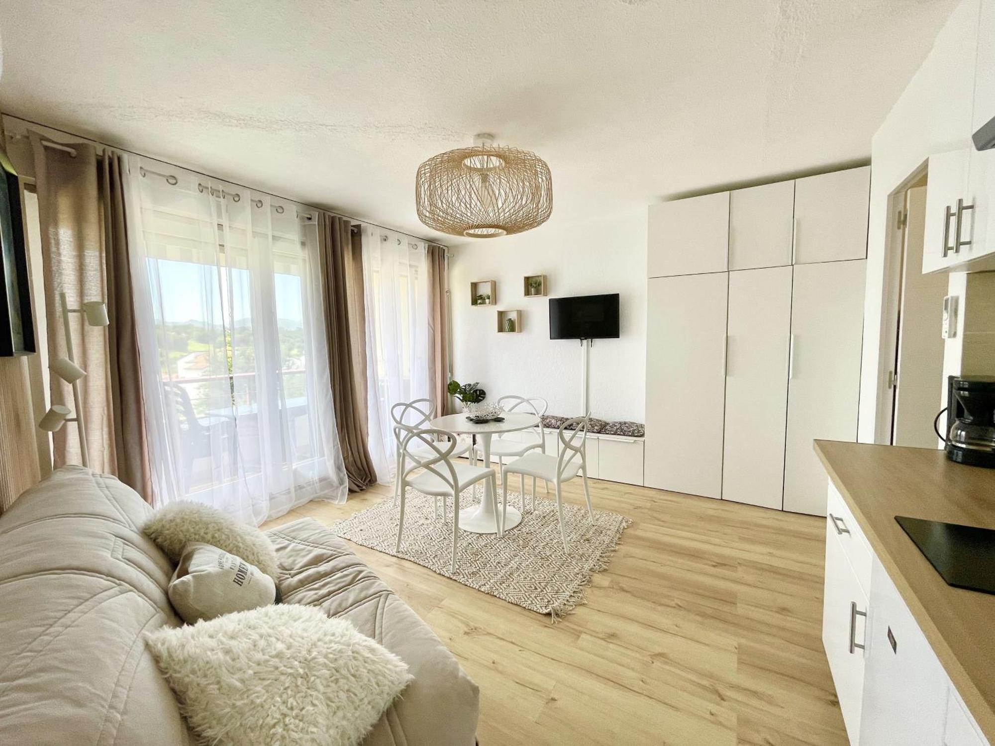Caporizon-Baillenia-T1 Vue Montagne - Piscine St Jean De Luz Apartman Saint-Jean-de-Luz Kültér fotó